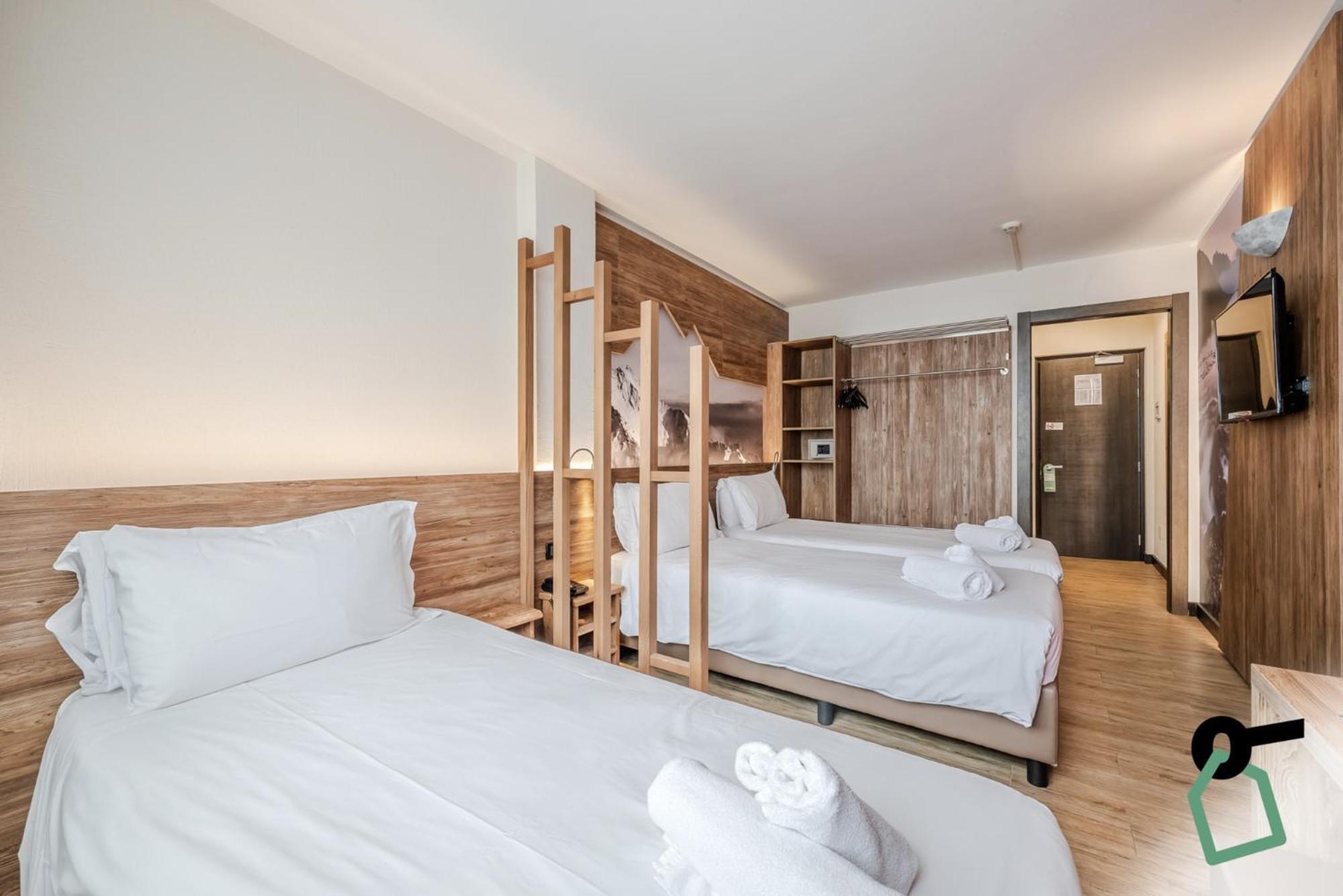 Hotiday Chalet Sestriere Vialattea ภายนอก รูปภาพ