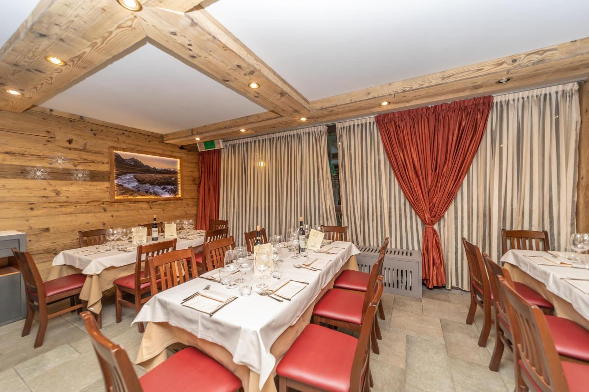 Hotiday Chalet Sestriere Vialattea ภายนอก รูปภาพ