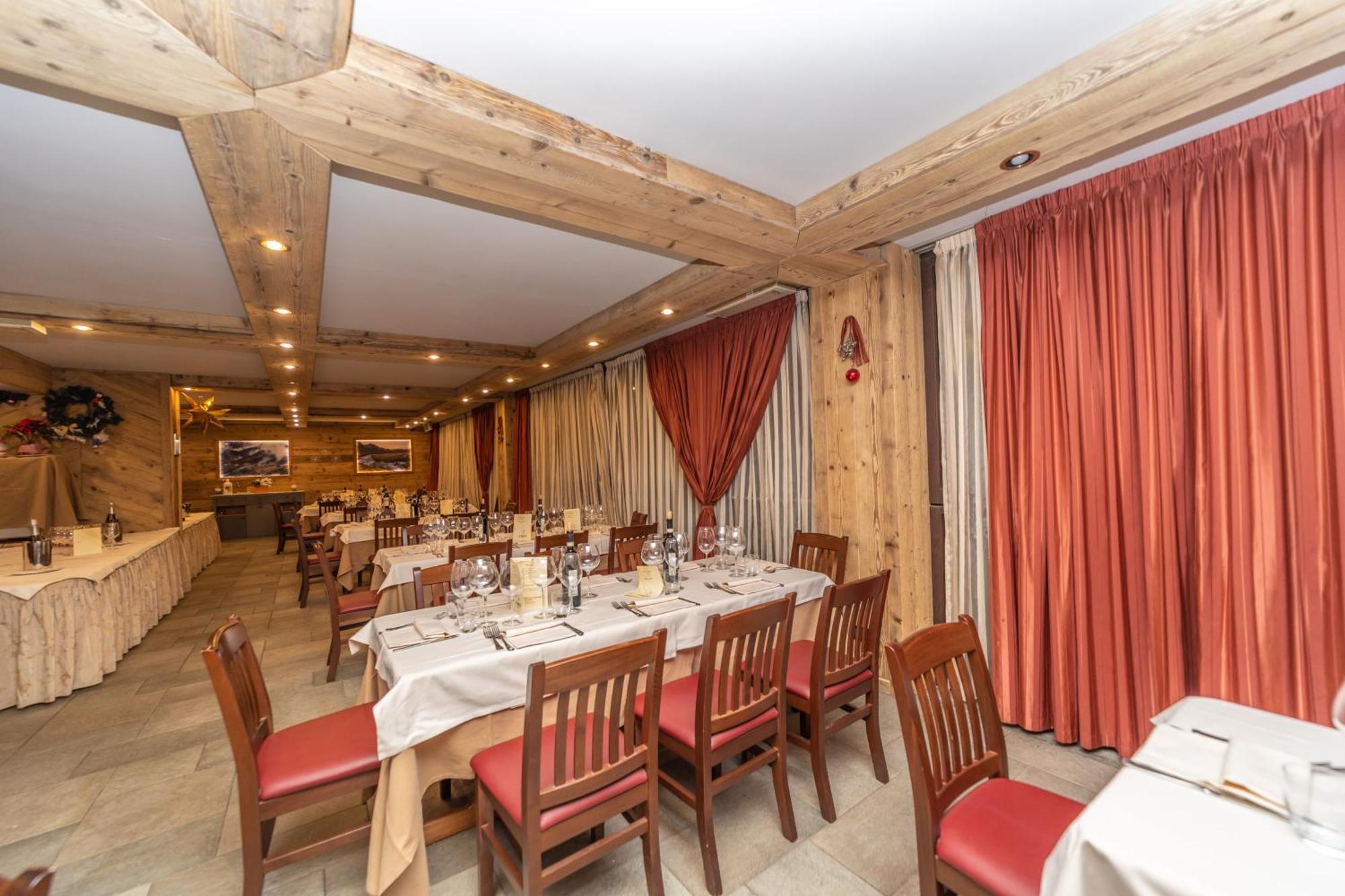 Hotiday Chalet Sestriere Vialattea ภายนอก รูปภาพ